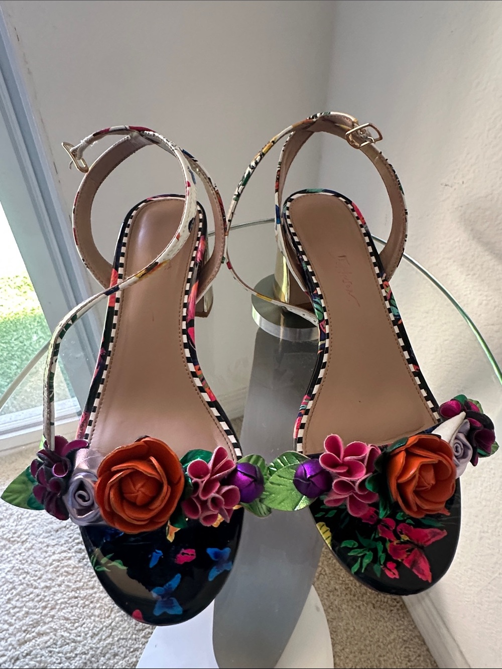 Betsy Johnson Darcee Strappy Sandles with Reflective Gold Block Heel. SIZE 9